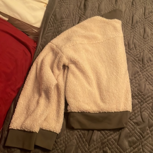 Womens Fabletics size large sweater - Picture 3 of 3